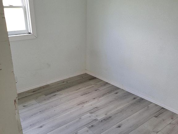 4th image of 626 N Gay Ave