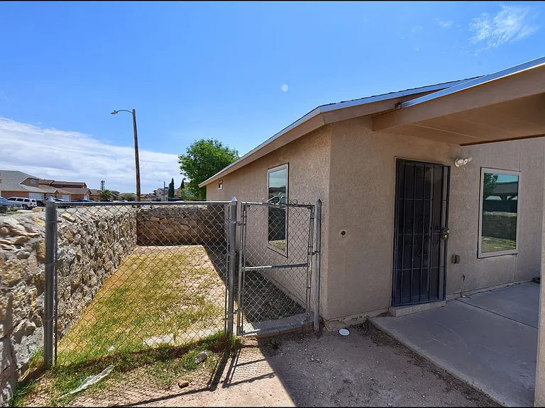 7351 Burntside Ln — Photo 30