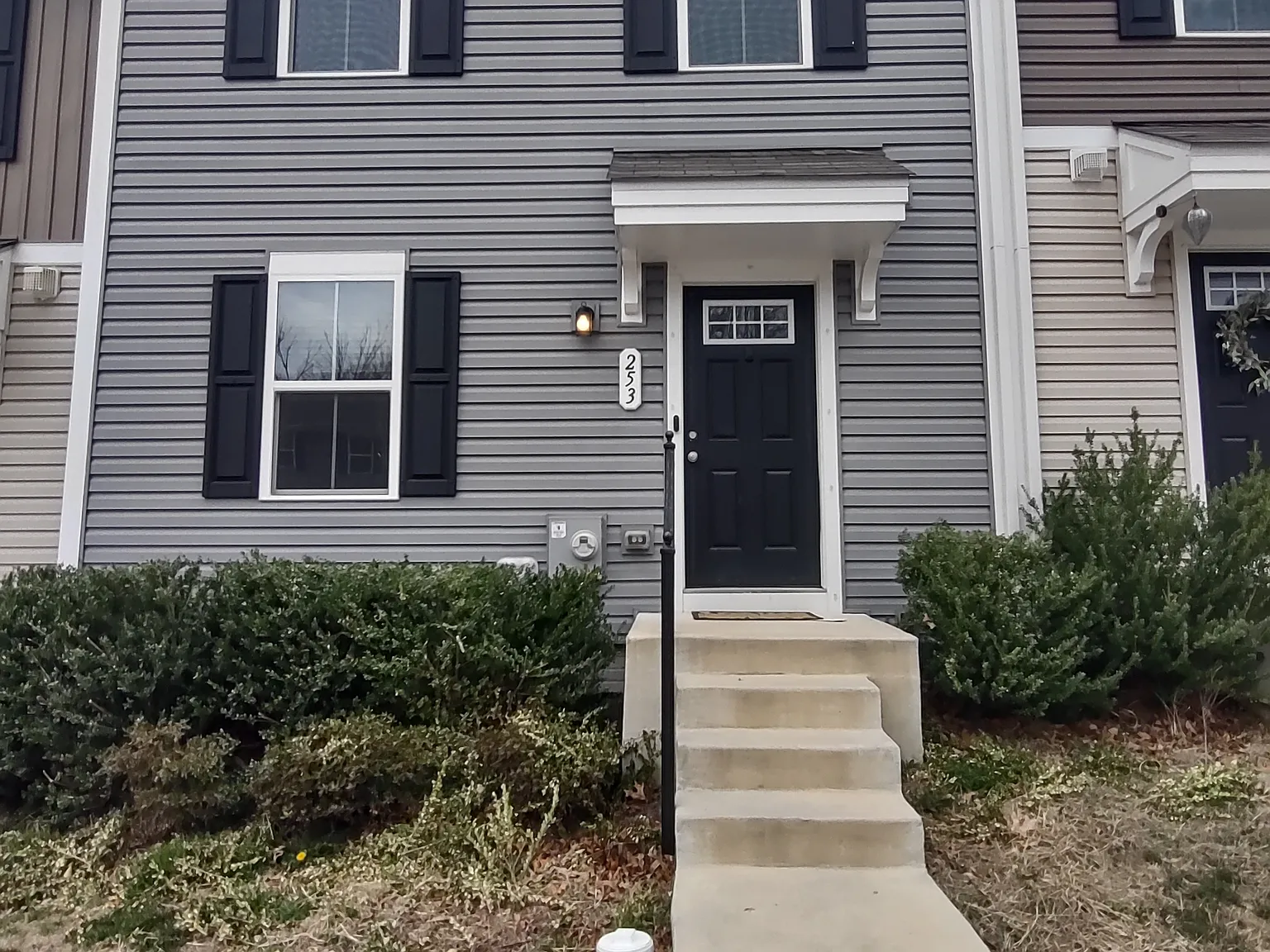 3 bed, 2.5 bath, 1220 sqft, $2,295 — Photo 1