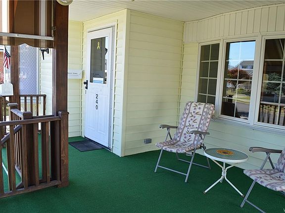 4th image of 240 Cresthill Ave