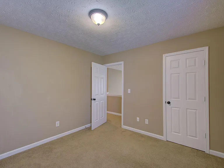 2820 Northcliff Dr — Photo 24