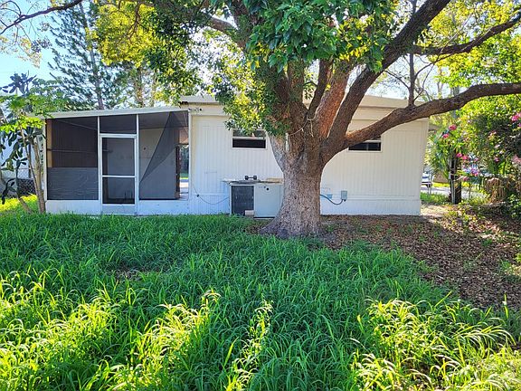 3rd image of 5825 Sussex Dr