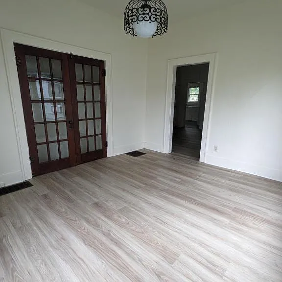 705 W Monroe St — Photo 3
