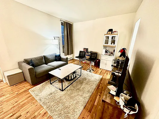 Rented by R New York | media 8