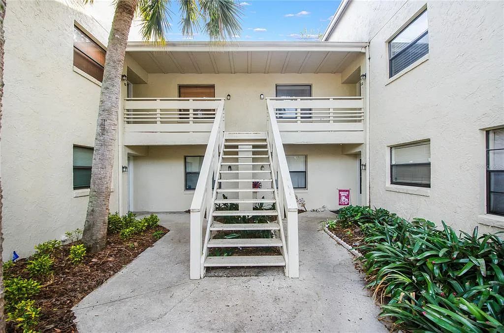 2 bed, 2.0 bath, 1121 sqft, $1,950 — Photo 2