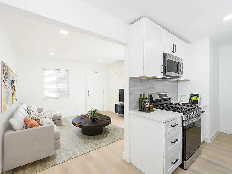 2265-71 Curlew St #425-431 — Photo 4