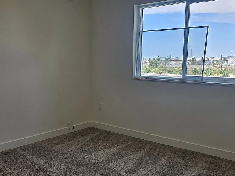 421 S McKinnon Rd — Photo 37