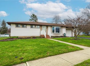 31 Jefferson Dr, Lockport, NY 14094
