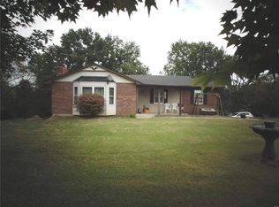 663 Homestead Ln, Villa Ridge, MO 63089