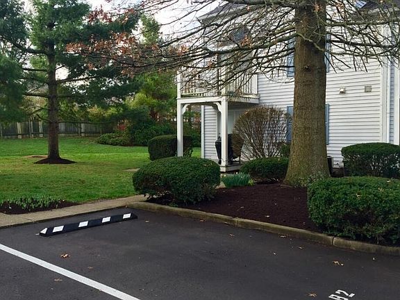 2nd image of 404 Bainbridge Ct APT B2