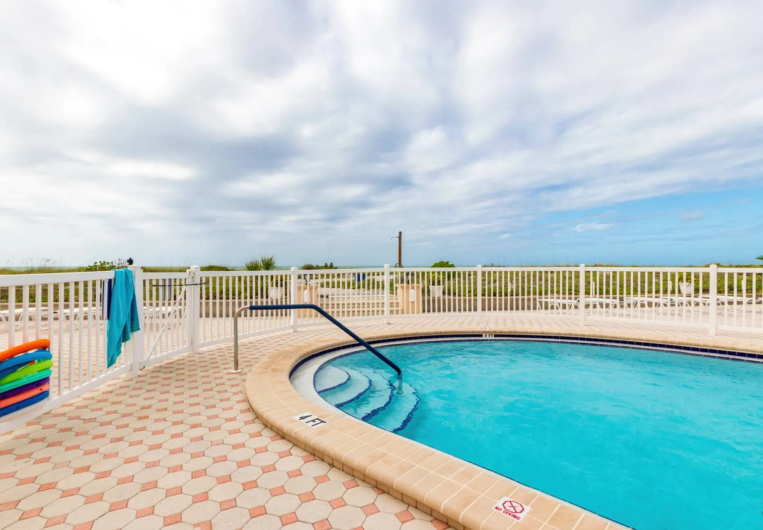 2 bed, 939 sqft, $10,300 — Photo 4