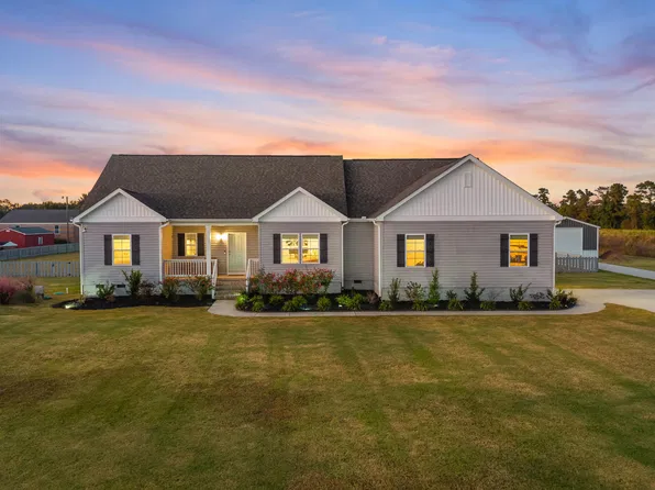 686 Piney Woods Road, Burgaw, NC 28425