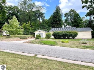 302 Steuben St, Bellaire, MI 49615