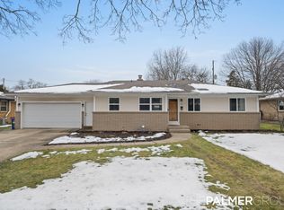 33 Westmont Dr NW, Grand Rapids, MI 49504