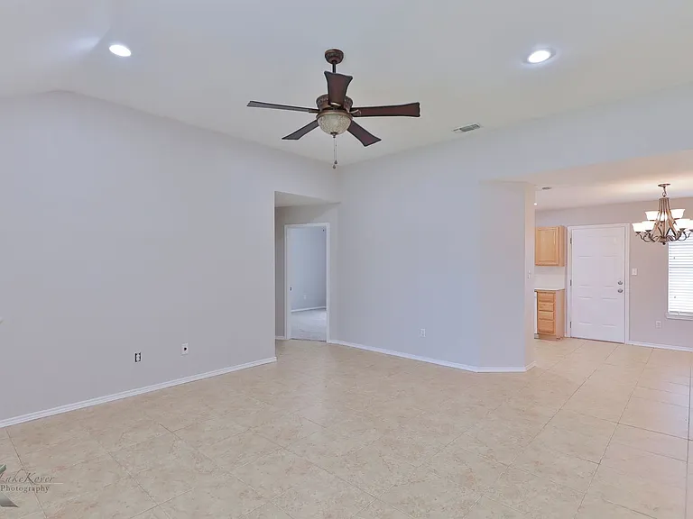 7825 Thompson Pkwy — Photo 4