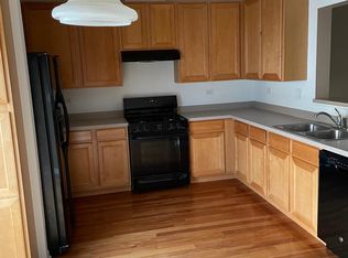 407 Cary Woods Cir, Cary, IL 60013