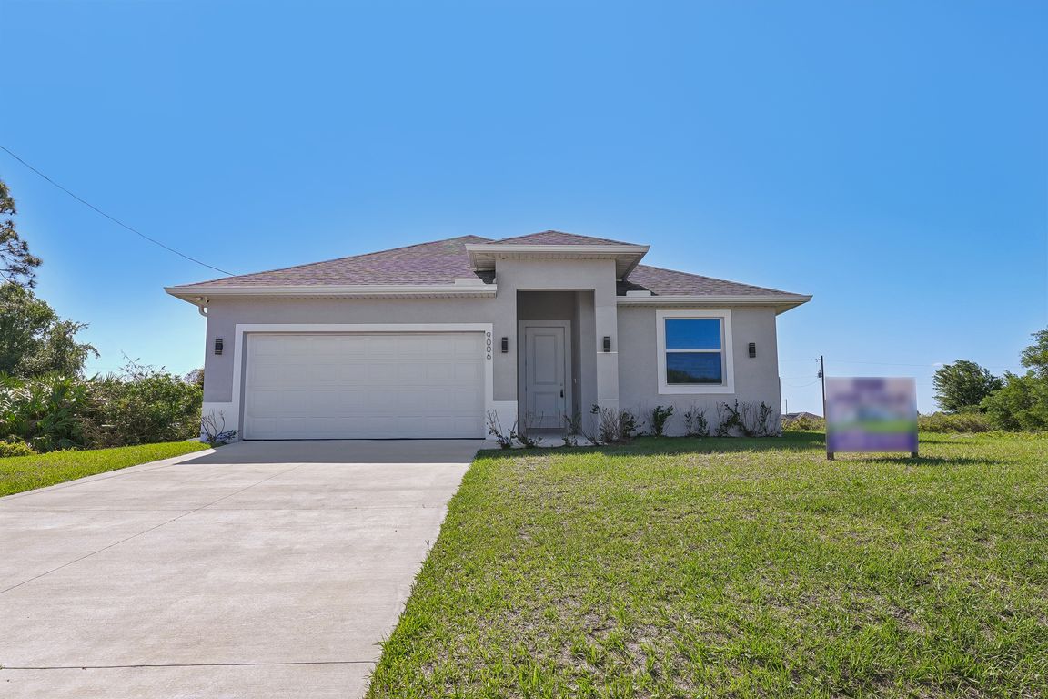 S Castle Cir-S2204-001.jpg