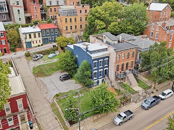 2nd image of 524 Liberty Hl
