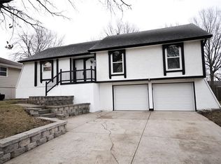 2725 S Queen Ridge Dr, Independence, MO 64055