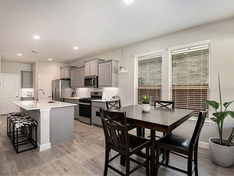 229 Dunmore Dr — Photo 6