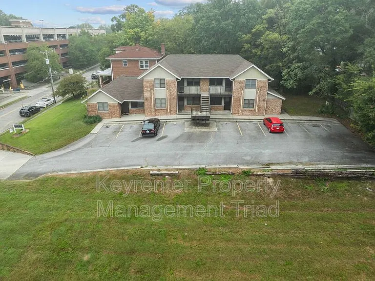 211 McIver St #A — Photo 42