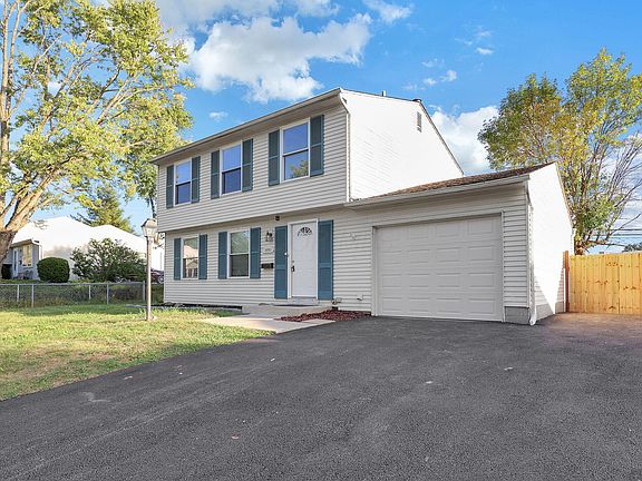 3rd image of 3551 Manila Dr