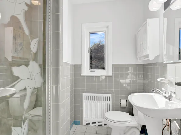 125 Bertha Place image 19 of 24