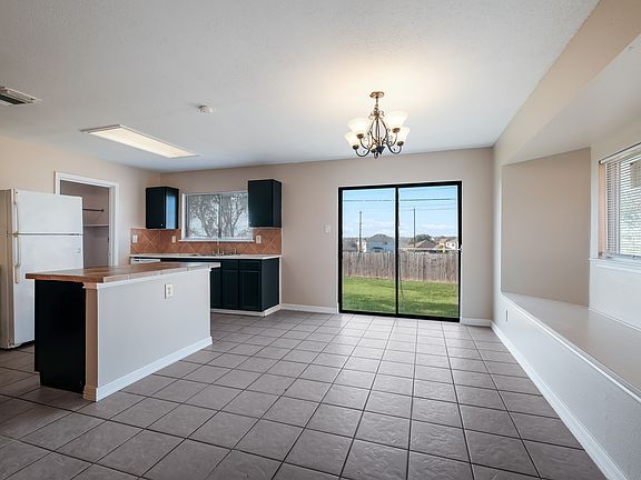 3rd image of 8058 Chestnut Ash Dr