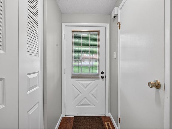 5th image of 282 Scott Ln