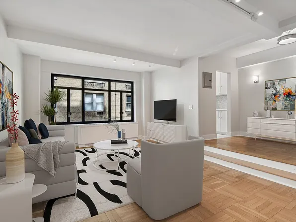 25 W 54th St #6B, New York, NY 10019