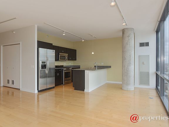 Kitchen / Living Room