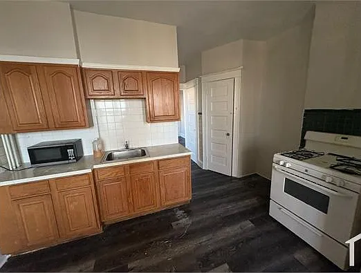 23 Cedar St — Photo 6