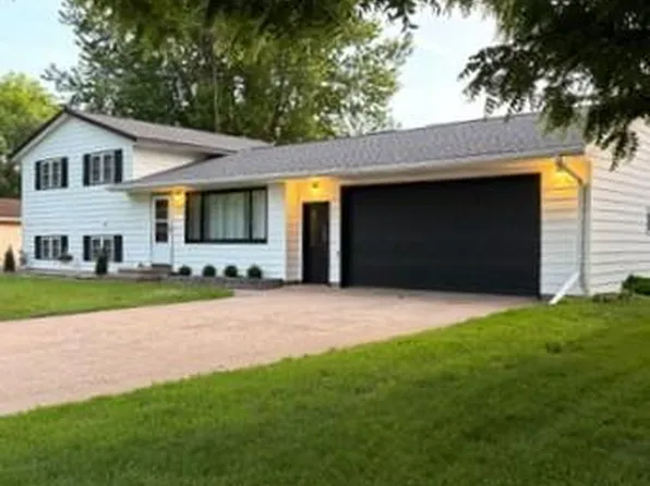 1107 4th St NW, Clara City, MN 56222