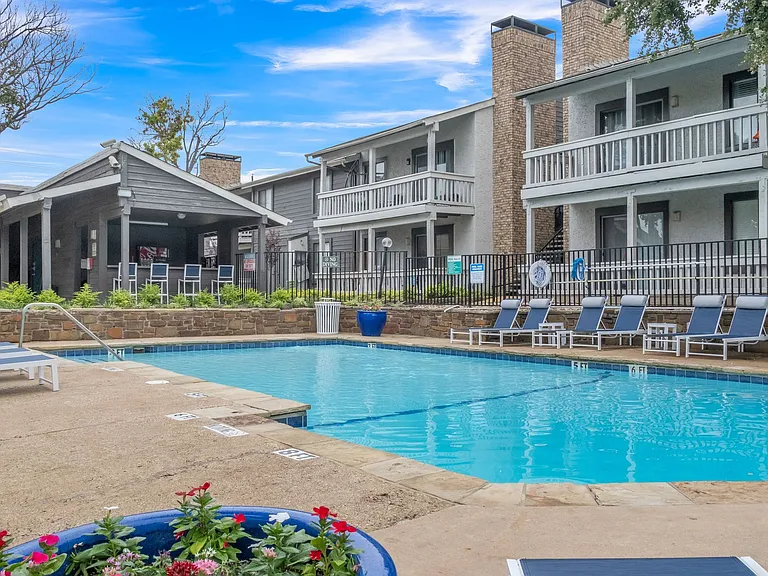 Riverwalk Apartments — Photo 20