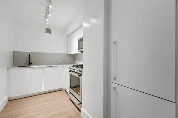 Rented by Greystar | media 5