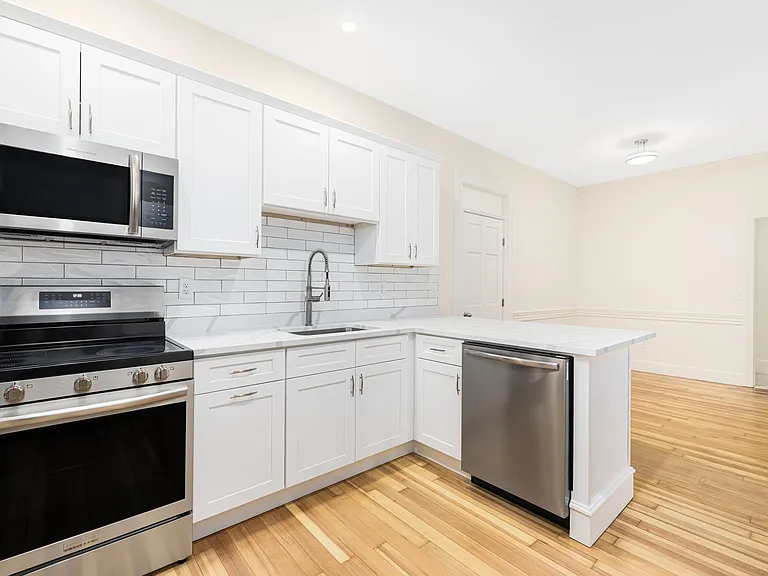 54 Sutton St #3 — Photo 4