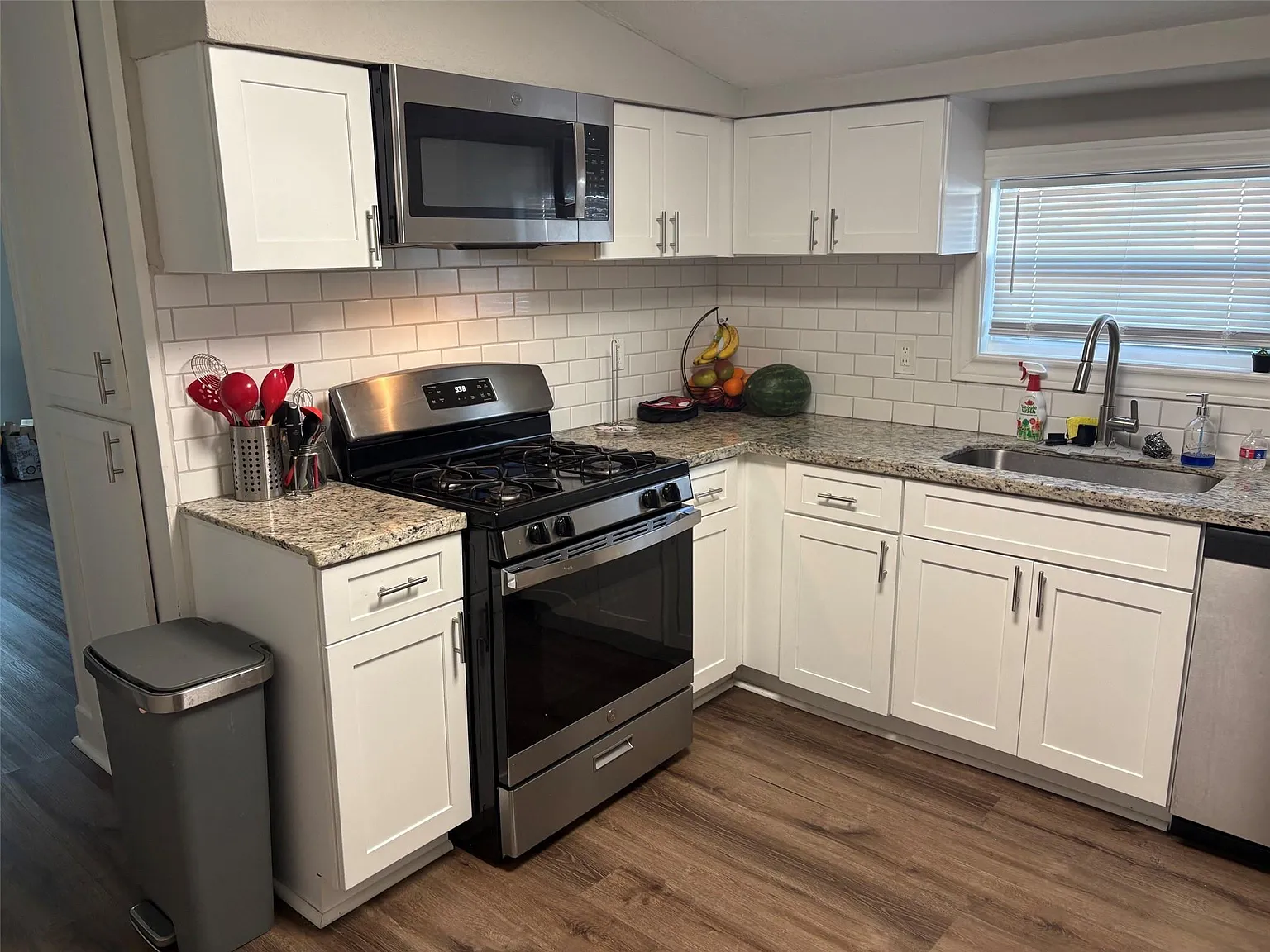 2 bed, 1.0 bath, 1113 sqft, $1,775 — Photo 4