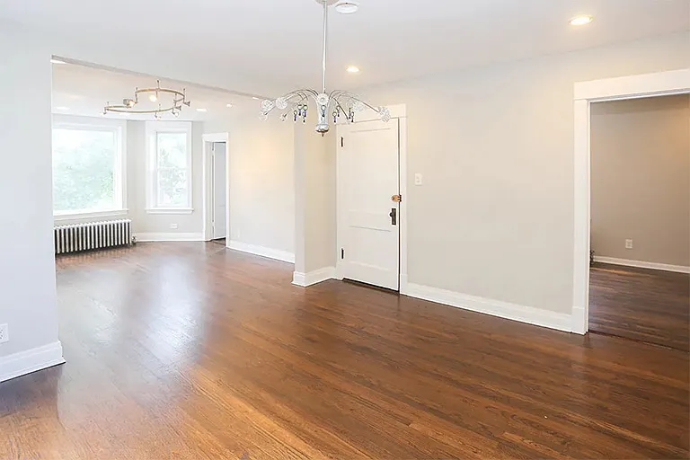 3 bed, 1200 sqft, $2,400 — Photo 2