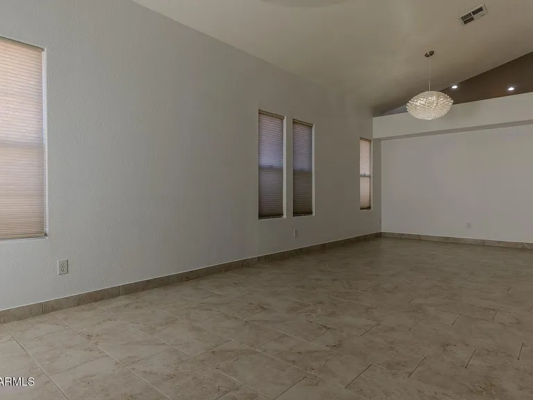 3125 E Cottonwood Ln — Photo 6