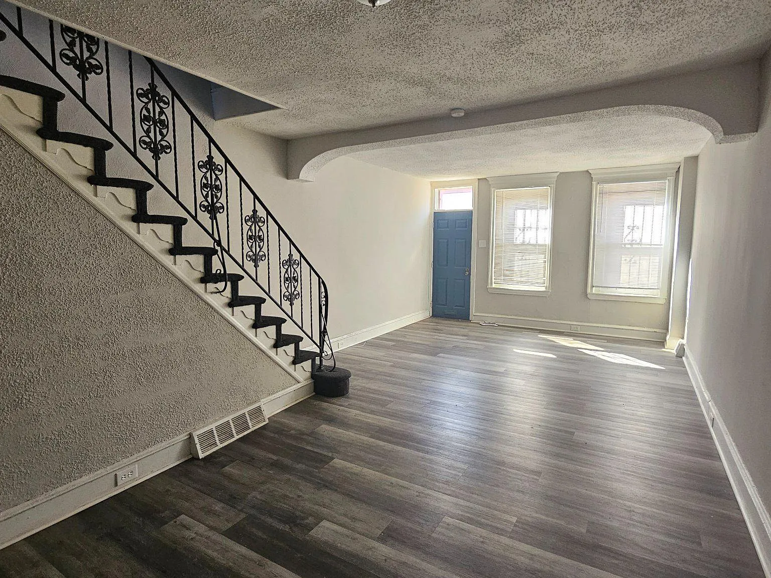 2 bed, 1.0 bath, 784 sqft, $1,250 — Photo 3