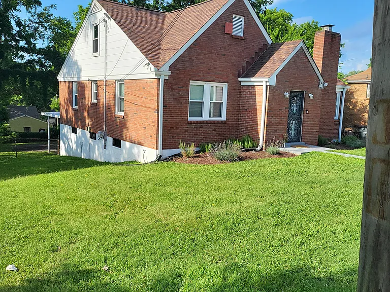 2404 Morena St — Photo 6