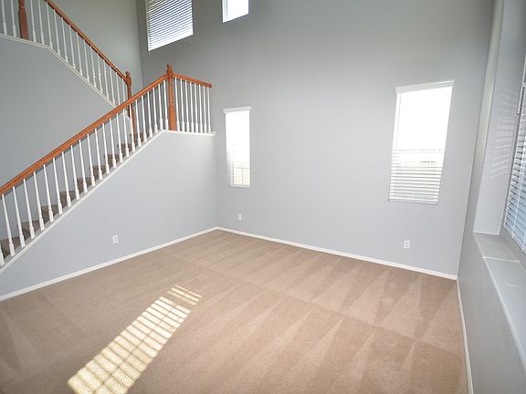 3rd image of 733 Sunnyside Blvd