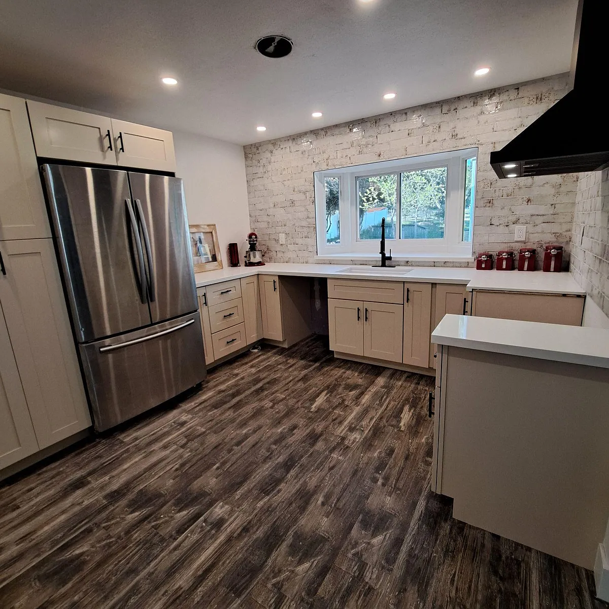 Building Photo - 351 Manzanita Dr