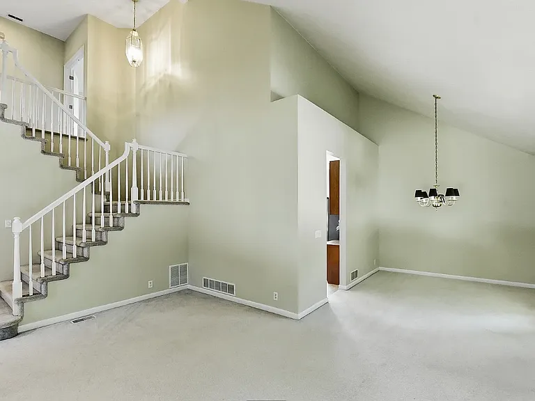 18602 Leavenworth St — Photo 13