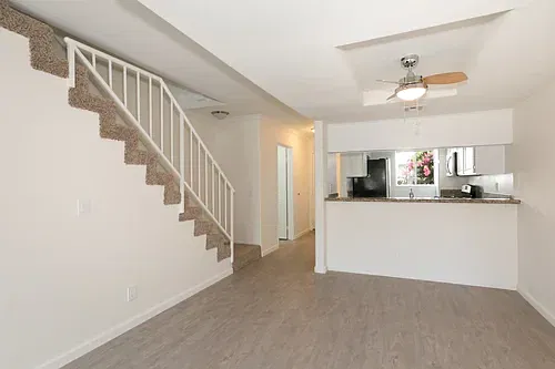 2 bed, 2.5 bath, 1250 sqft, $3,250 — Photo 2