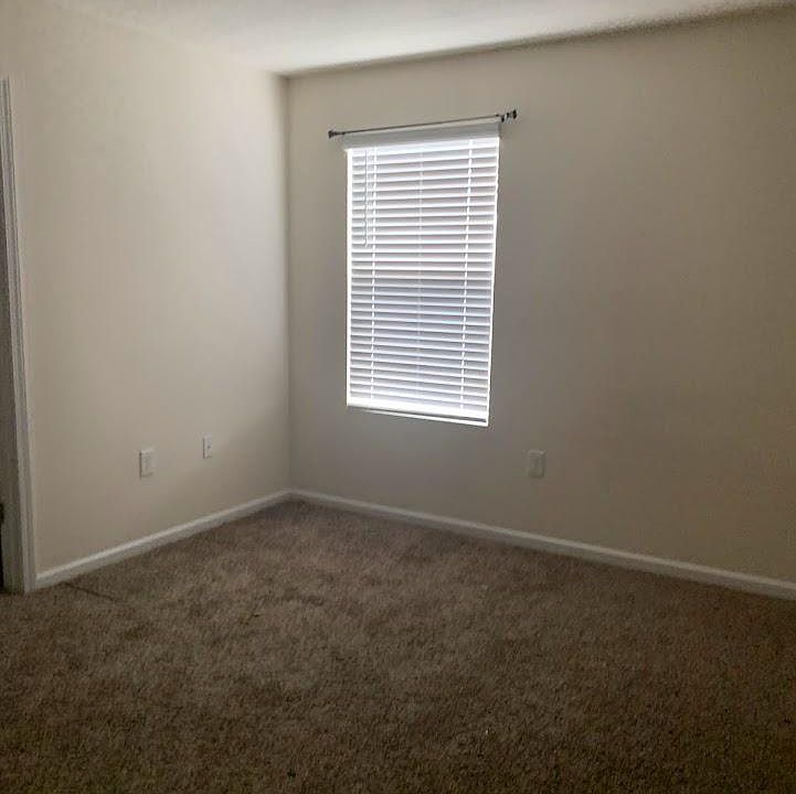2nd image of 833 Zenith Cir