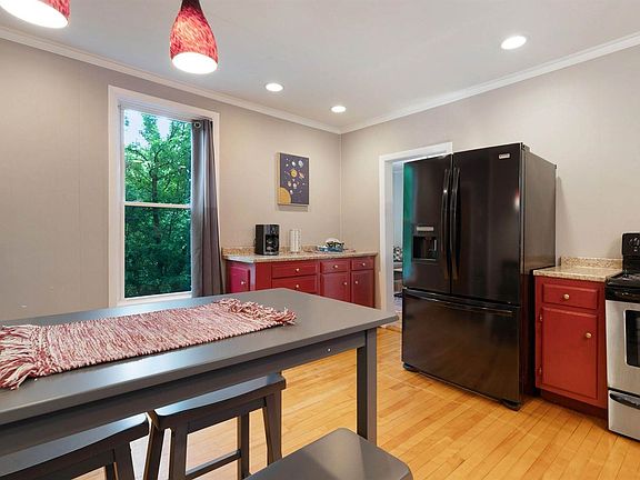 4th image of 144 3rd St