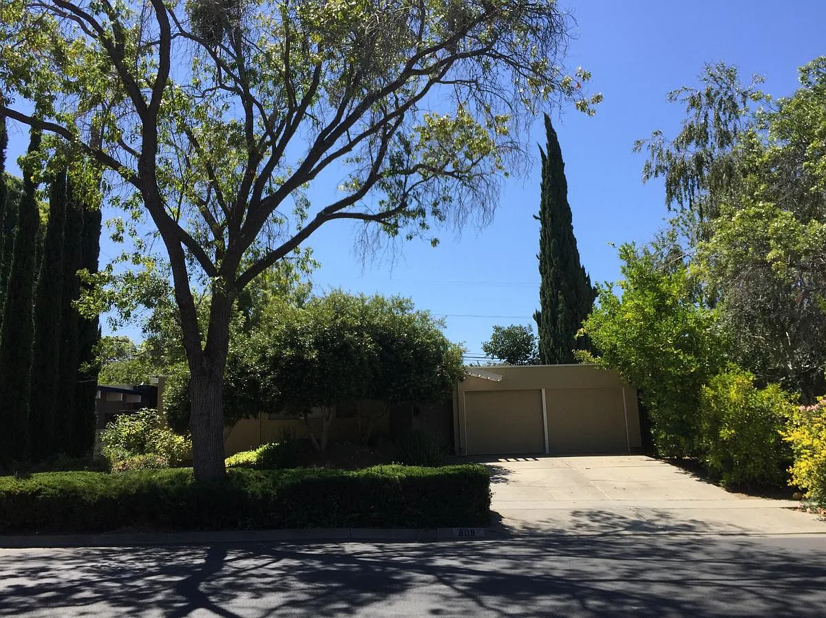 809 Stendhal Ln photo 1