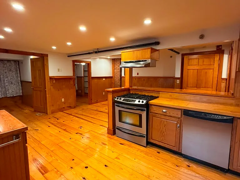 16 Livingston St #C — Photo 3
