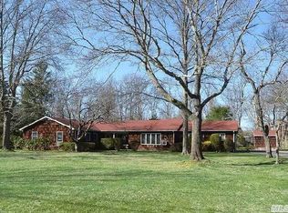 7 Beaverbrook Dr, Brookhaven, NY 11719